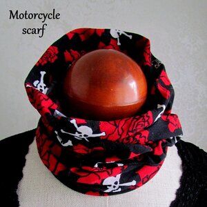 MOTORCYCLE NECK SCARF & DEW RAG, LONG STRETCHY ROSES & SKULLS RED, BLACK & WHITE
